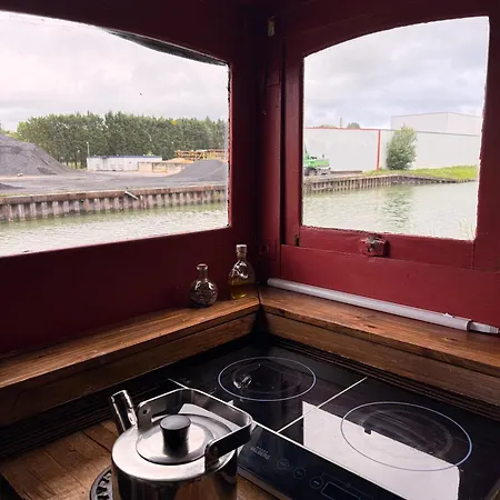 Boat Adventure 1hr From Paris 보트호텔